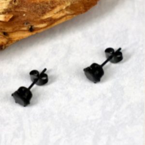 Aretes con Piedra Negra en Acero – Estilo Minimalista Masculino