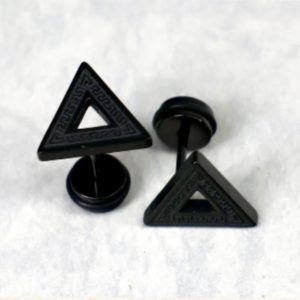 Aretes Geométricos Triángulo en Acero Negro – Estilo Urbano Masculino