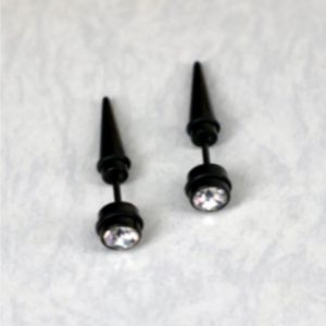 Aretes Tipo Spike en Acero Negro con Cristal – Estilo Masculino